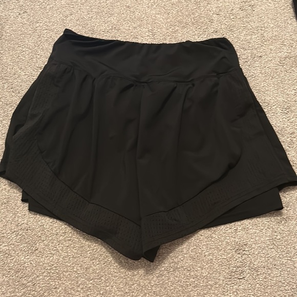 Black shorts - Picture 3 of 4